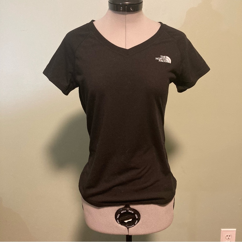 The North Face VaporWick Vneck tee, black - size XS